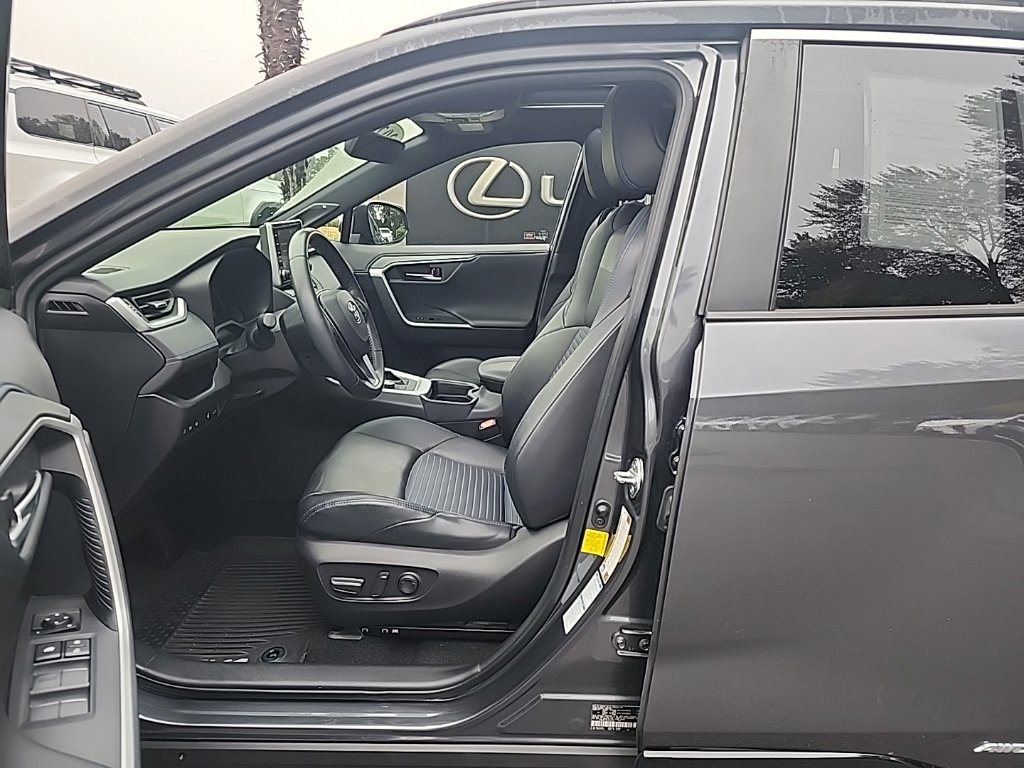 Used 2020 Toyota RAV4 XSE AWD/4WD image 8