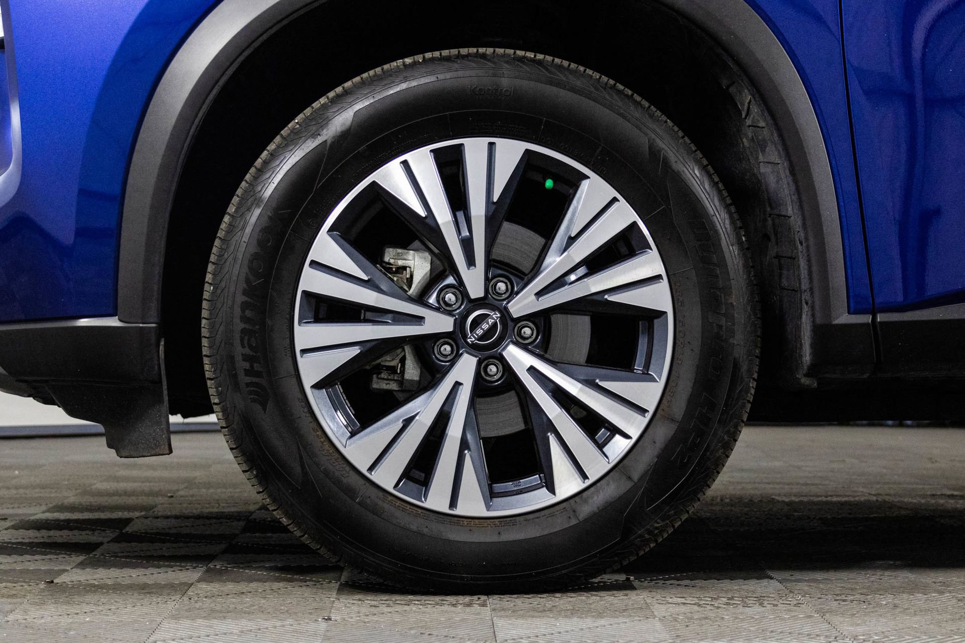 Used 2023 Nissan Rogue SV w/ SV Premium B Package image 45