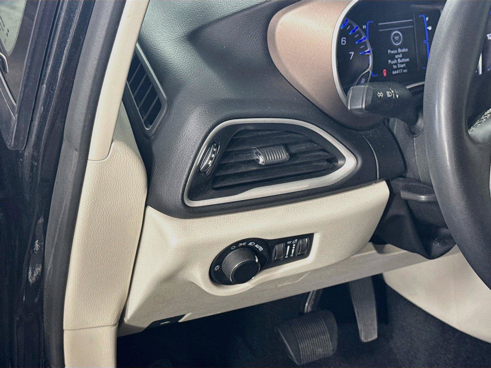 Used 2023 Chrysler Voyager LX FWD image 4