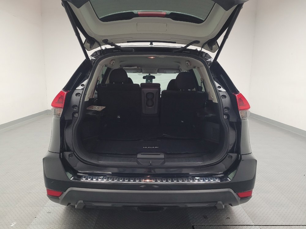 Used 2018 Nissan Rogue SV image 29