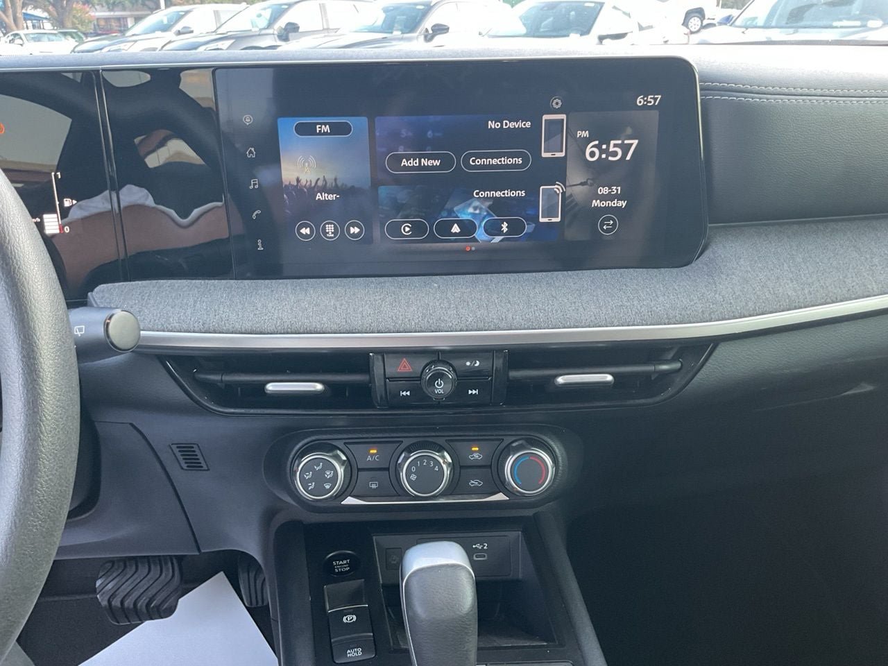 Used 2025 Nissan Kicks SV FWD image 27