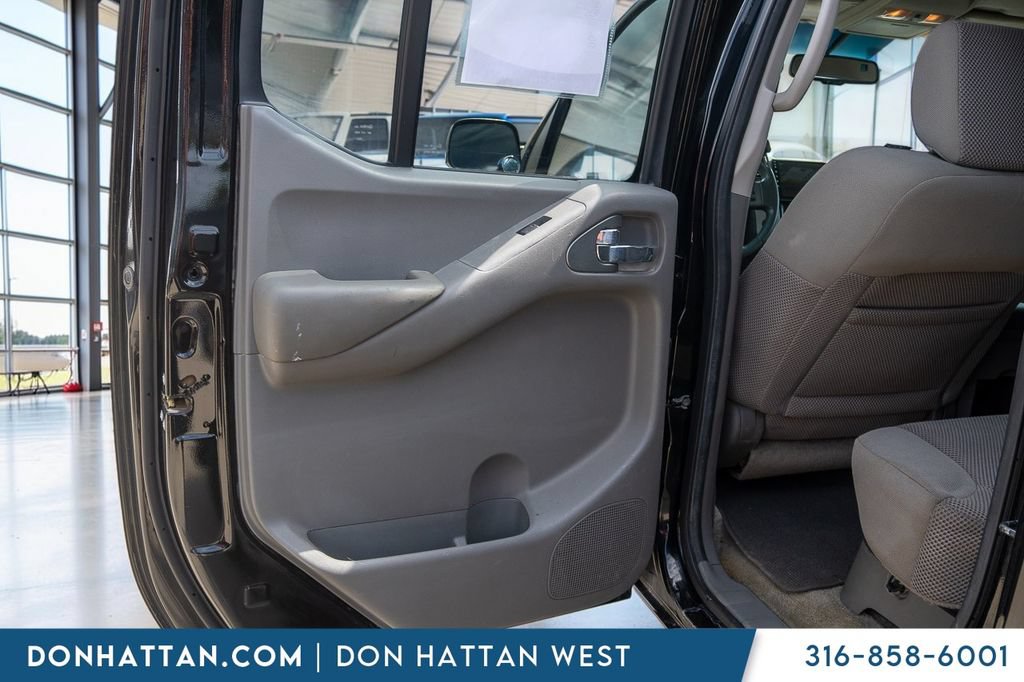 Used 2012 Nissan Frontier SV w/ SV Premium Utility Pkg AWD/4WD image 15