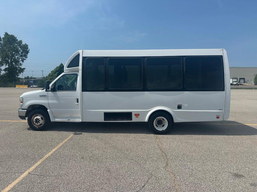 Used 2017 Ford E-450 and Econoline 450 Super Duty w/ Shuttle Bus Prep Package RWD image 4
