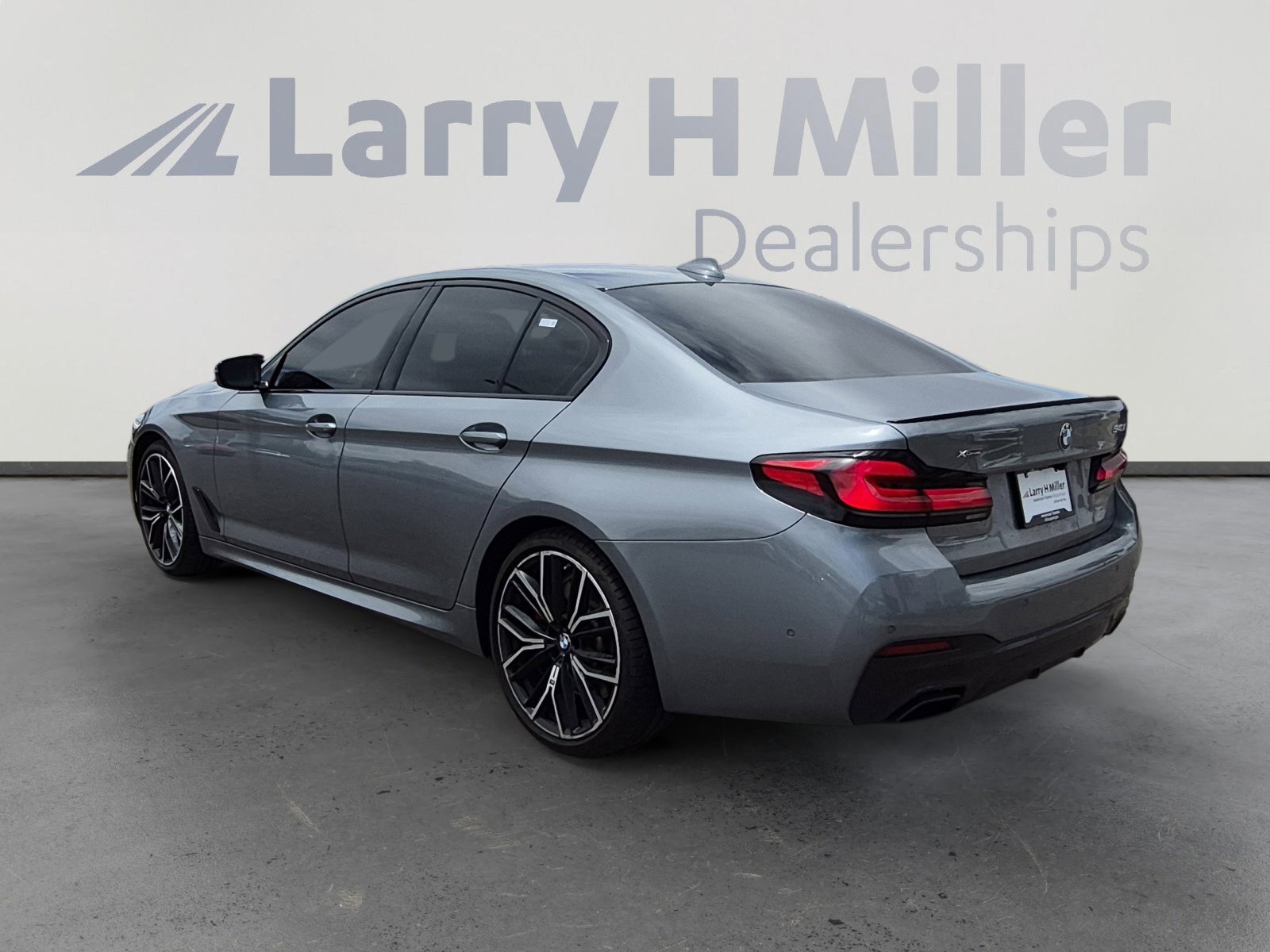 Used 2023 BMW 540i xDrive w/ M Sport Package AWD/4WD image 3