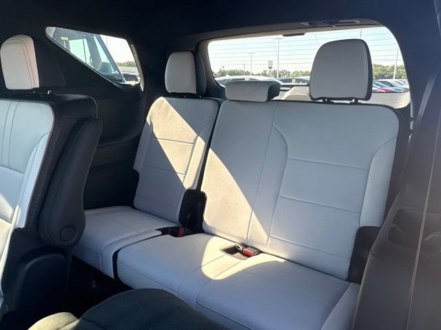 Used 2026 Chevrolet Traverse High Country AWD/4WD image 35