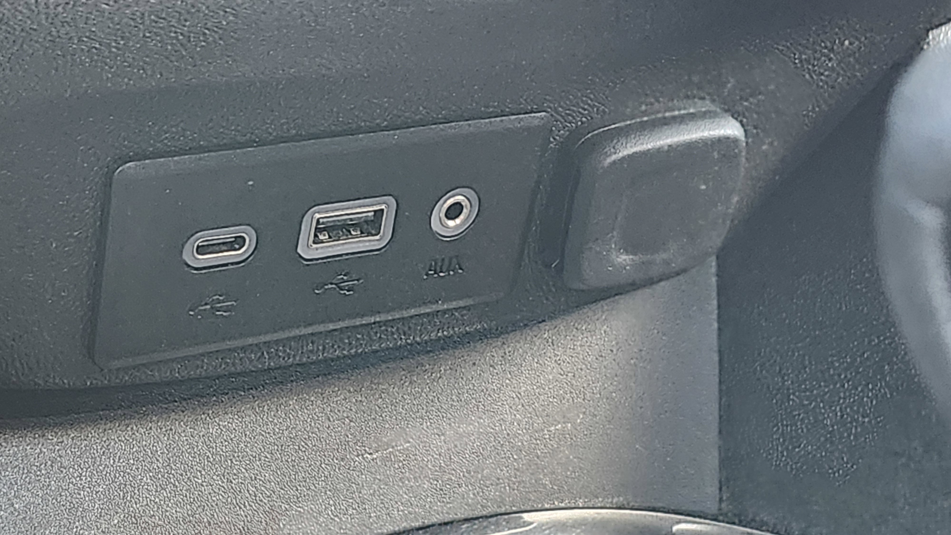 Used 2022 Chevrolet Malibu LT image 27