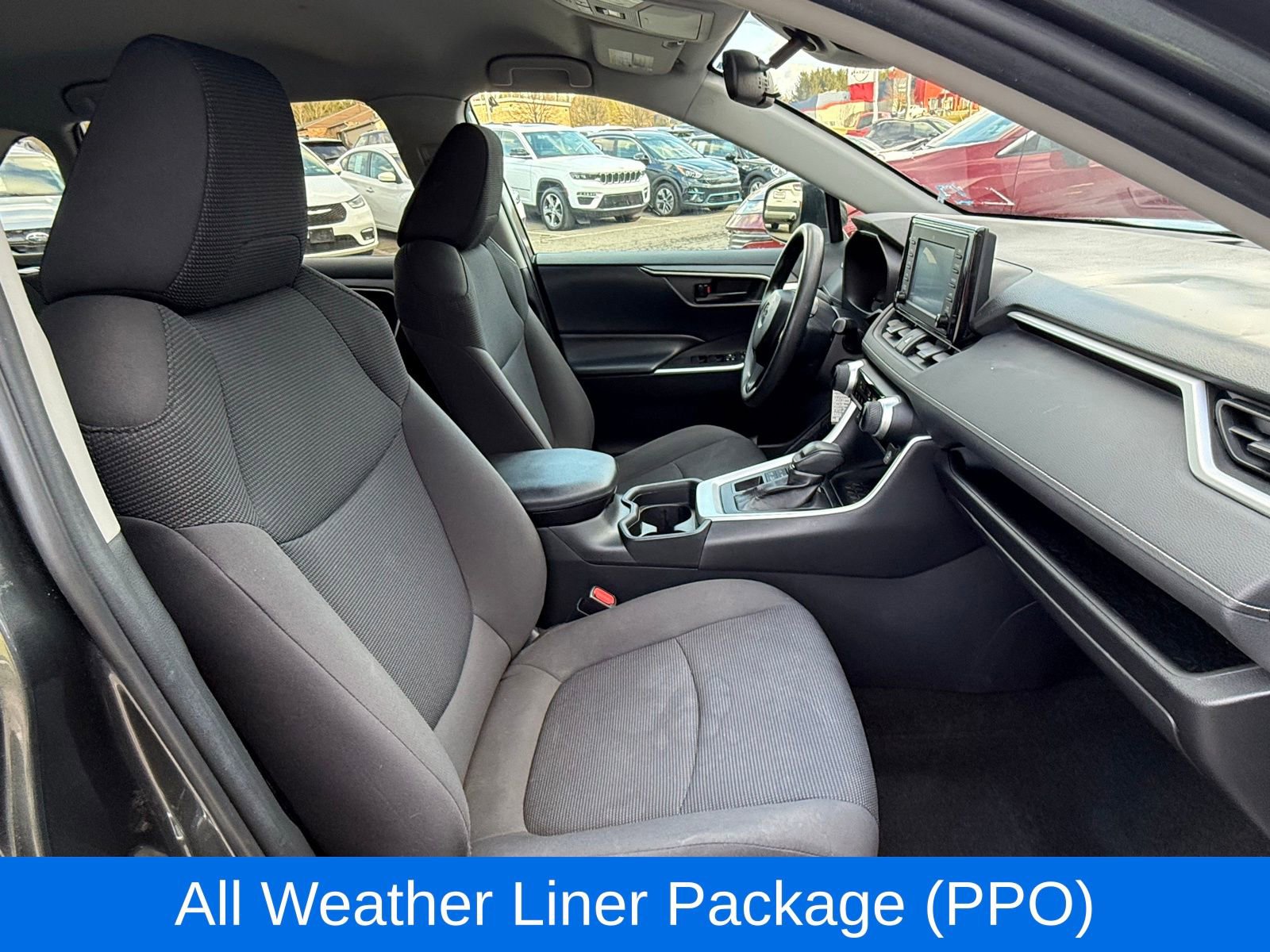 Used 2019 Toyota RAV4 LE AWD/4WD image 17