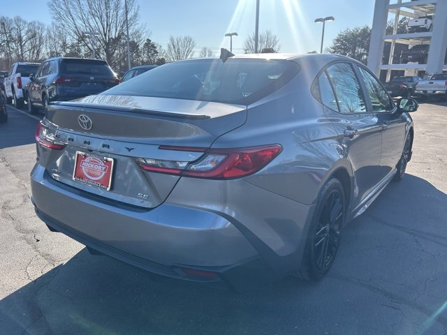 Used 2025 Toyota Camry SE image 5