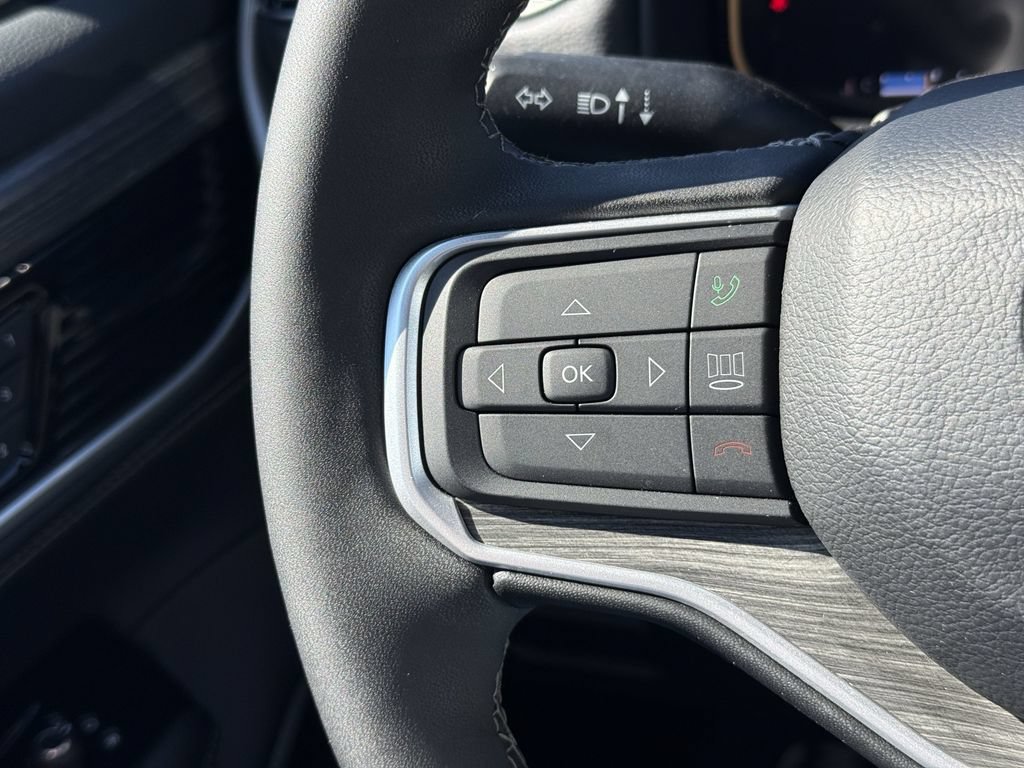 Used 2024 Jeep Wagoneer Series III w/ Premium Group I AWD/4WD image 13