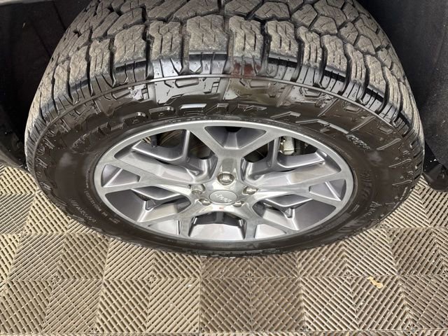 Used 2020 Jeep Grand Cherokee Overland AWD/4WD image 33