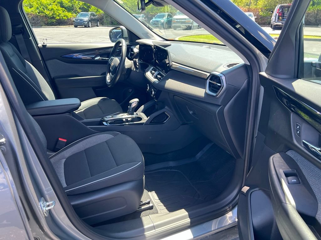Used 2025 Chevrolet TrailBlazer LT w/ Convenience Package FWD image 10