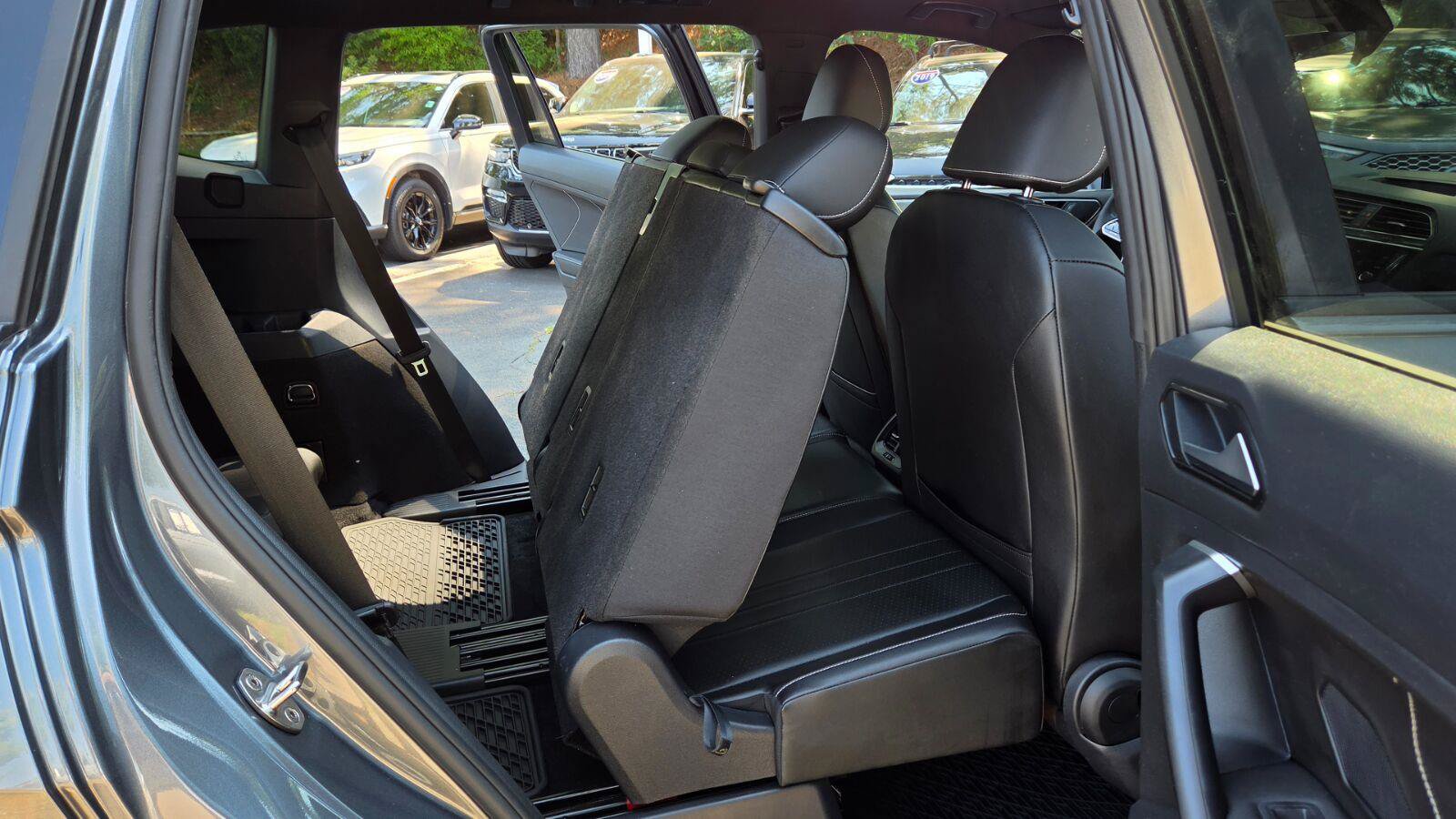 Certified 2024 Volkswagen Tiguan SE R-Line FWD image 46