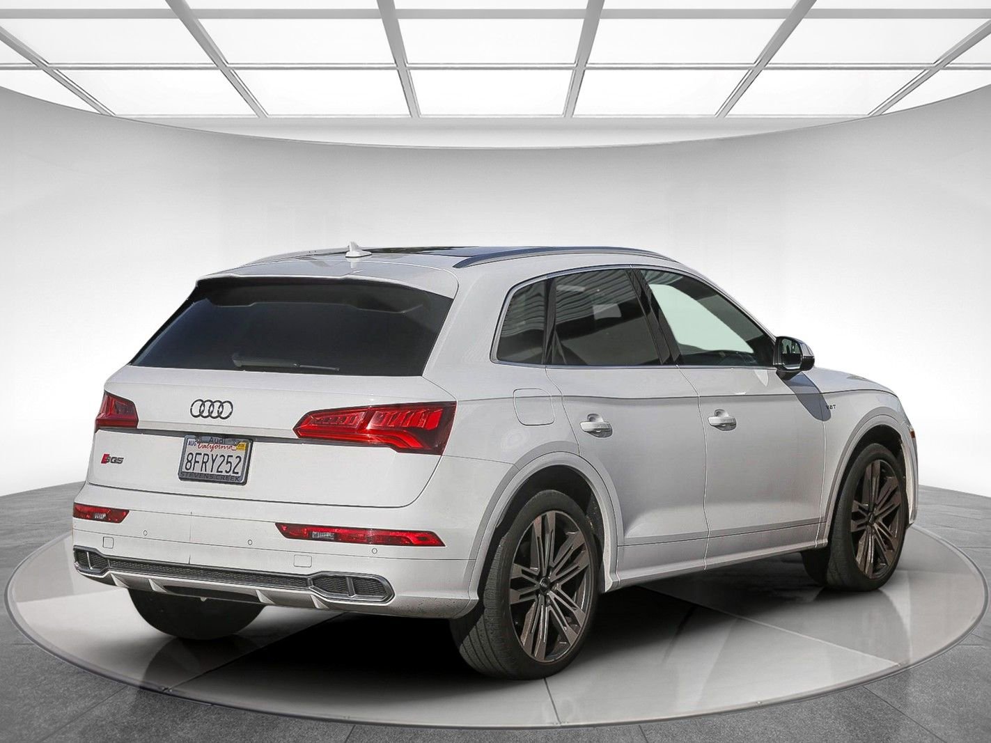 Used 2018 Audi SQ5 Prestige w/ Prestige Package image 3