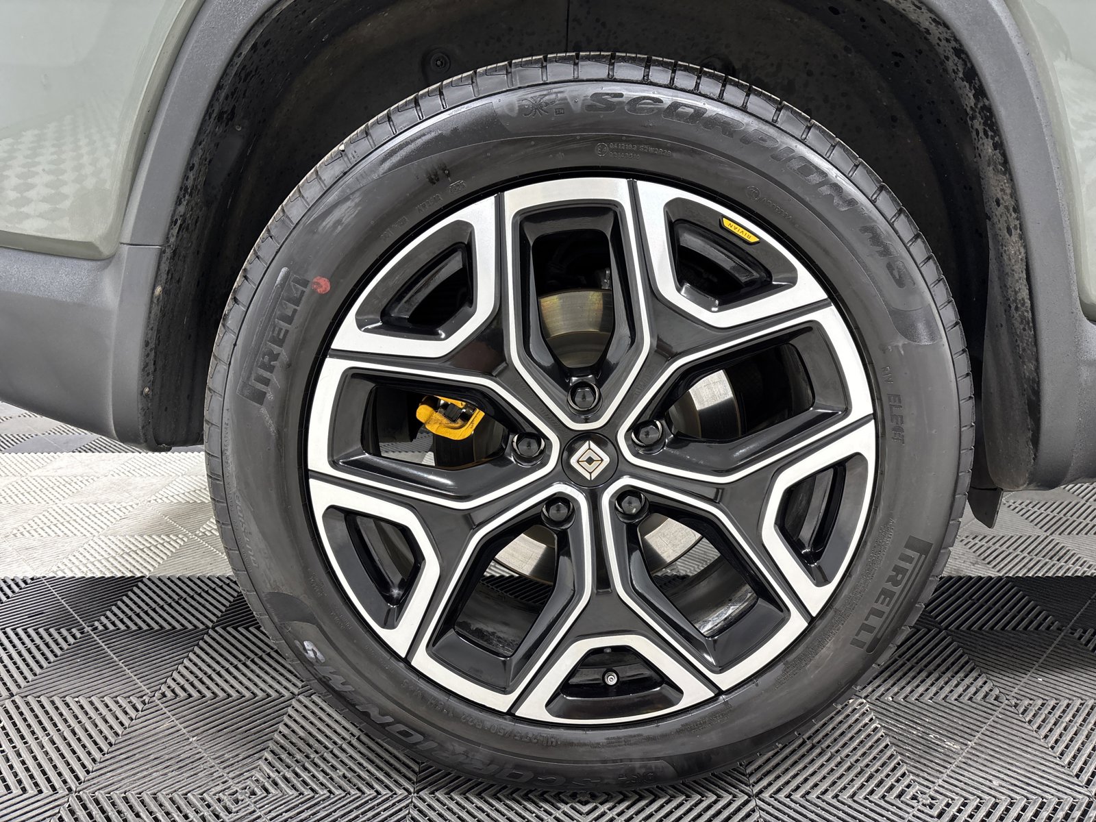 Used 2022 Rivian R1S Launch Edition image 12