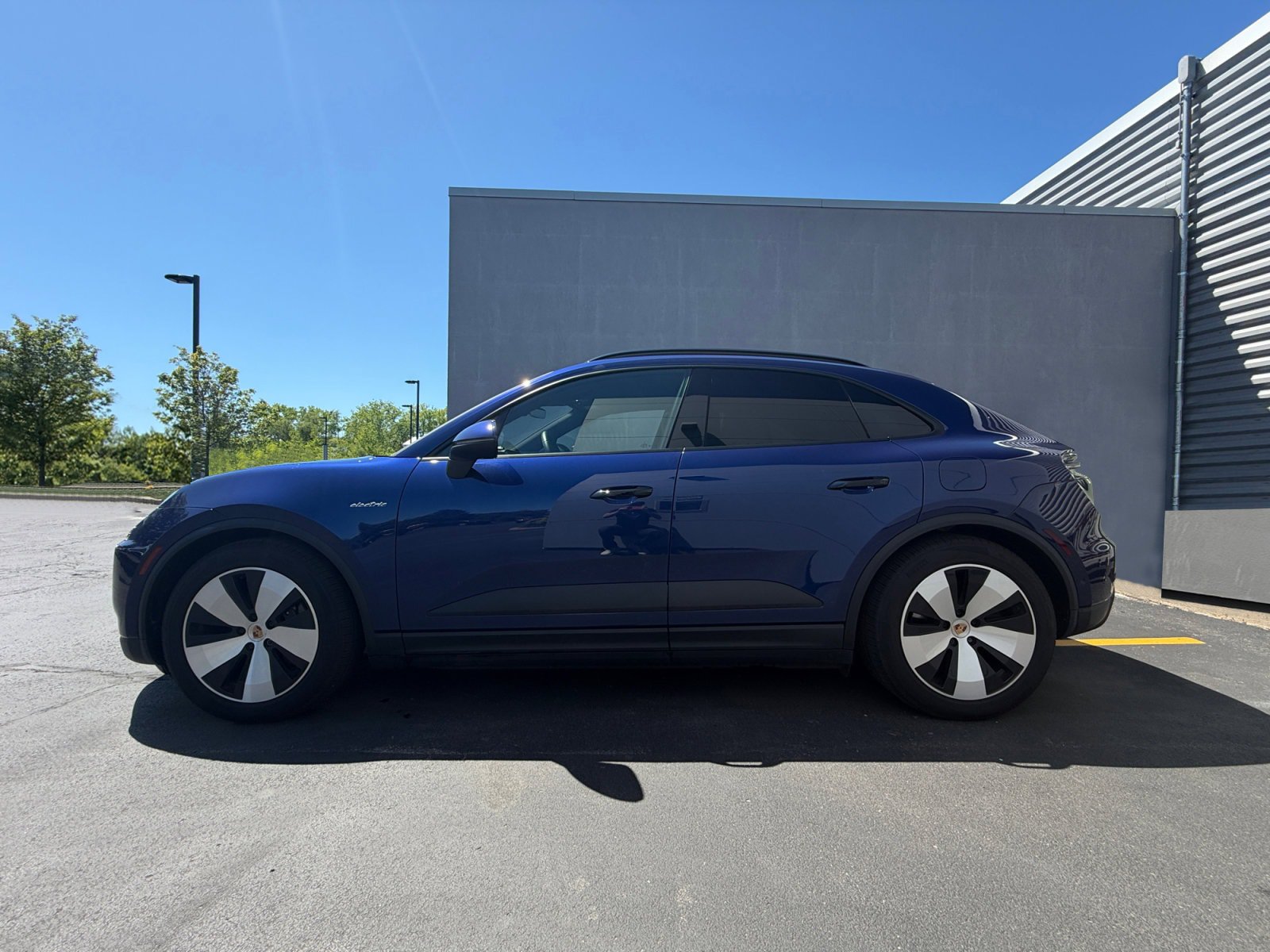 Certified 2024 Porsche Macan 4 Electric AWD/4WD image 2