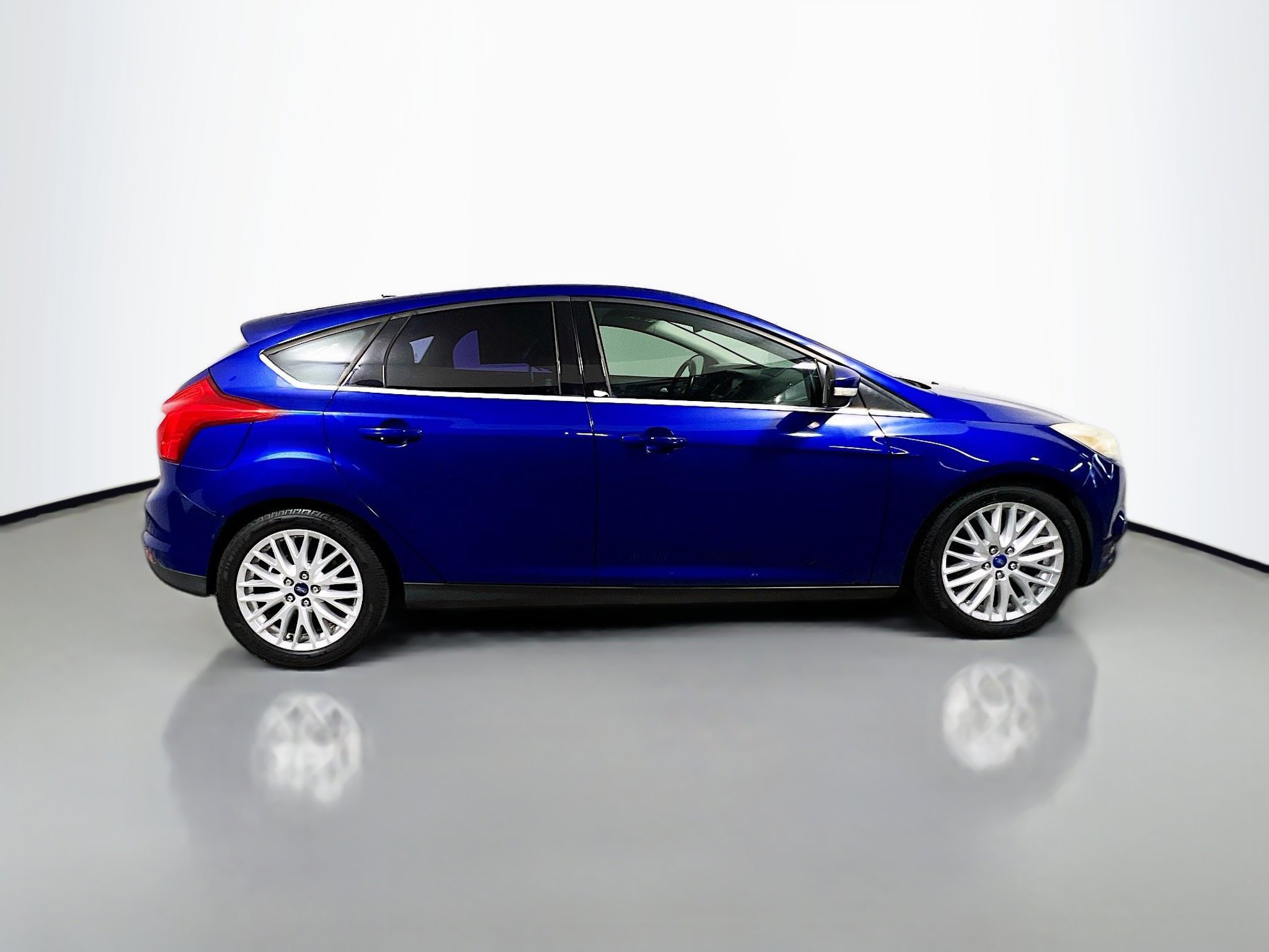 Used 2012 Ford Focus SEL FWD image 3