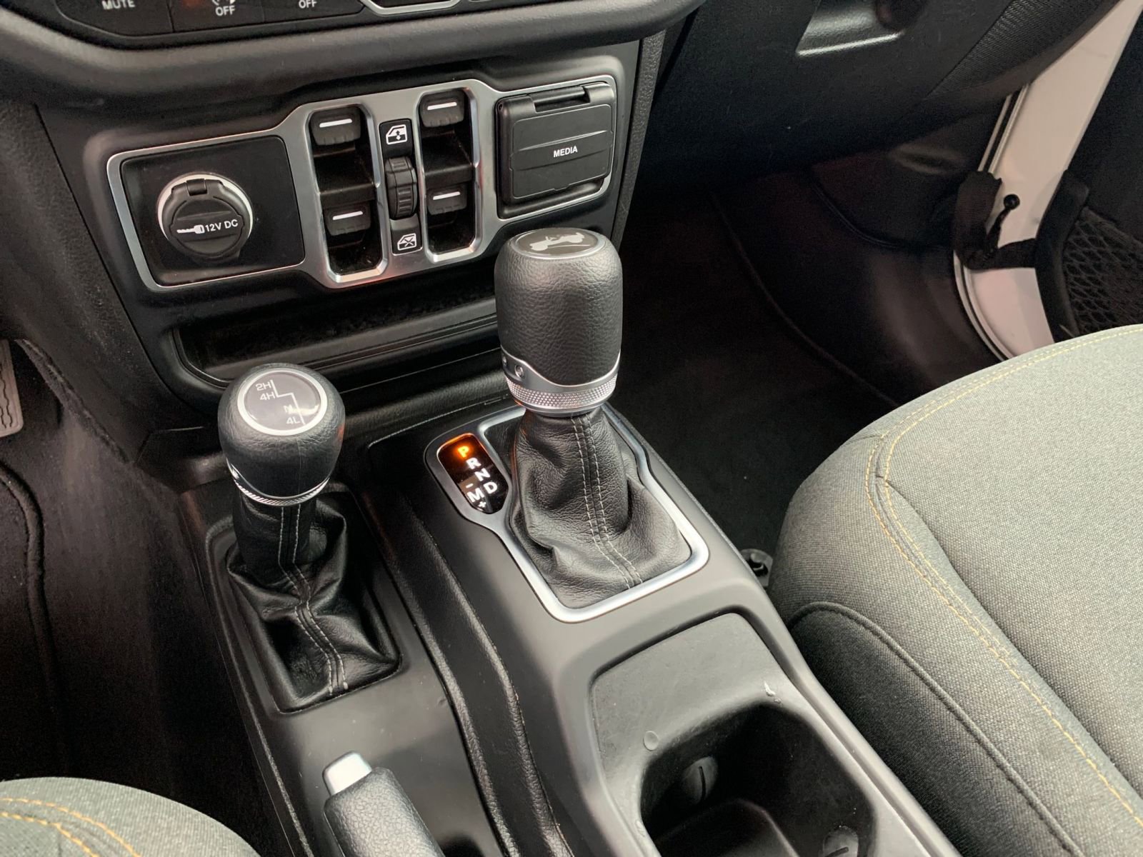 Used 2025 Jeep Wrangler Sahara image 40