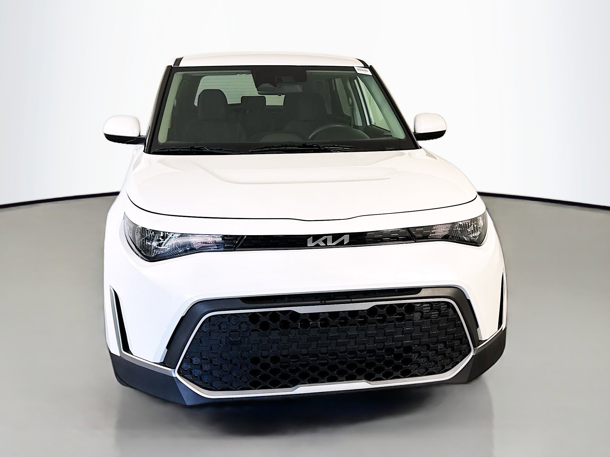 Used 2025 Kia Soul LX w/ LX Technology Package FWD image 2