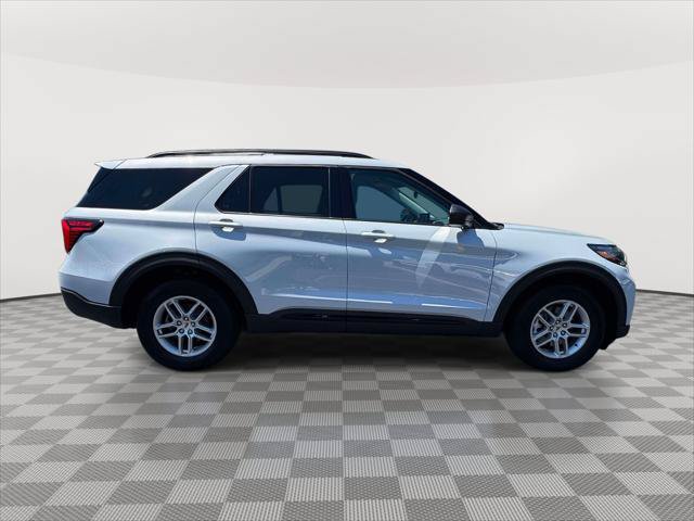 Used 2026 Ford Explorer Active AWD/4WD image 8