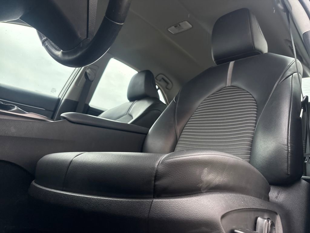 Used 2021 Toyota Camry SE image 10