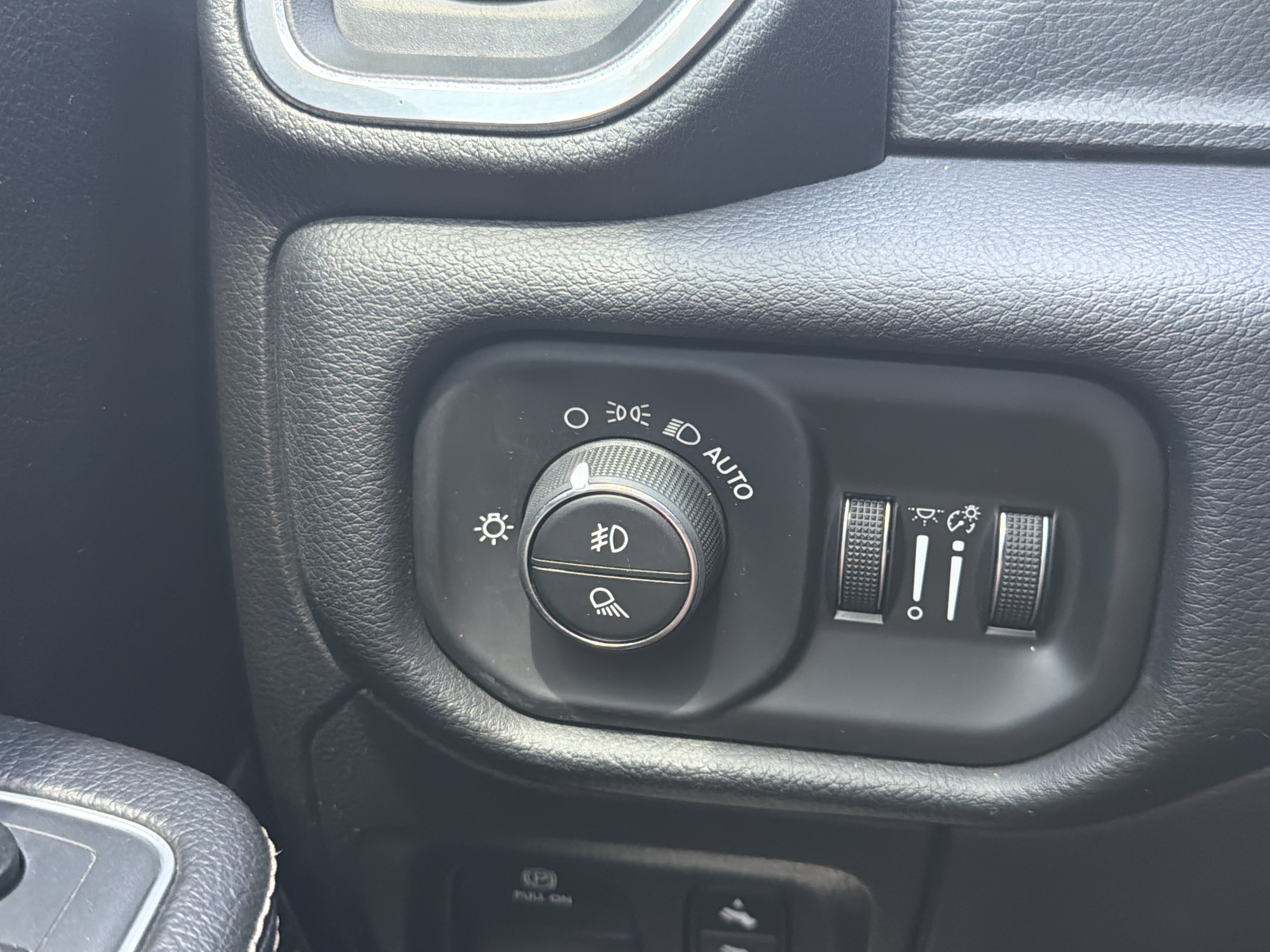 Used 2021 RAM 1500 Laramie AWD/4WD image 30
