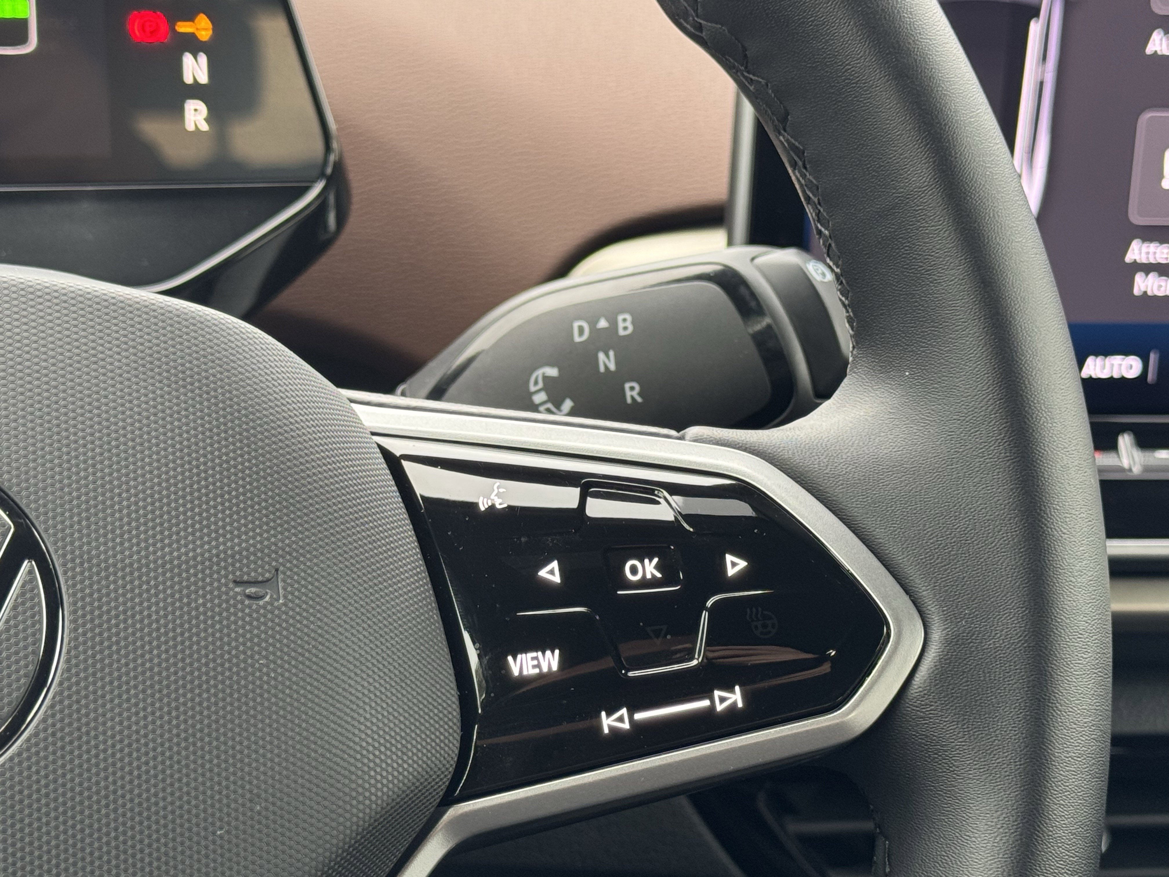 Used 2025 Volkswagen ID.4 Pro image 19