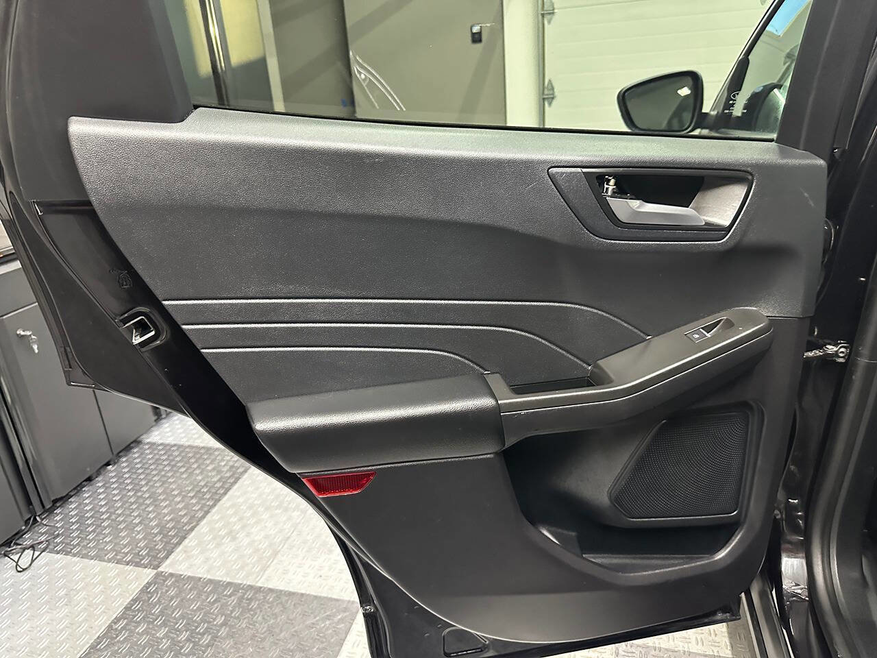 Used 2021 Ford Escape SE image 17