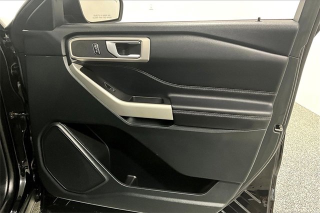 Used 2023 Ford Explorer XLT image 30