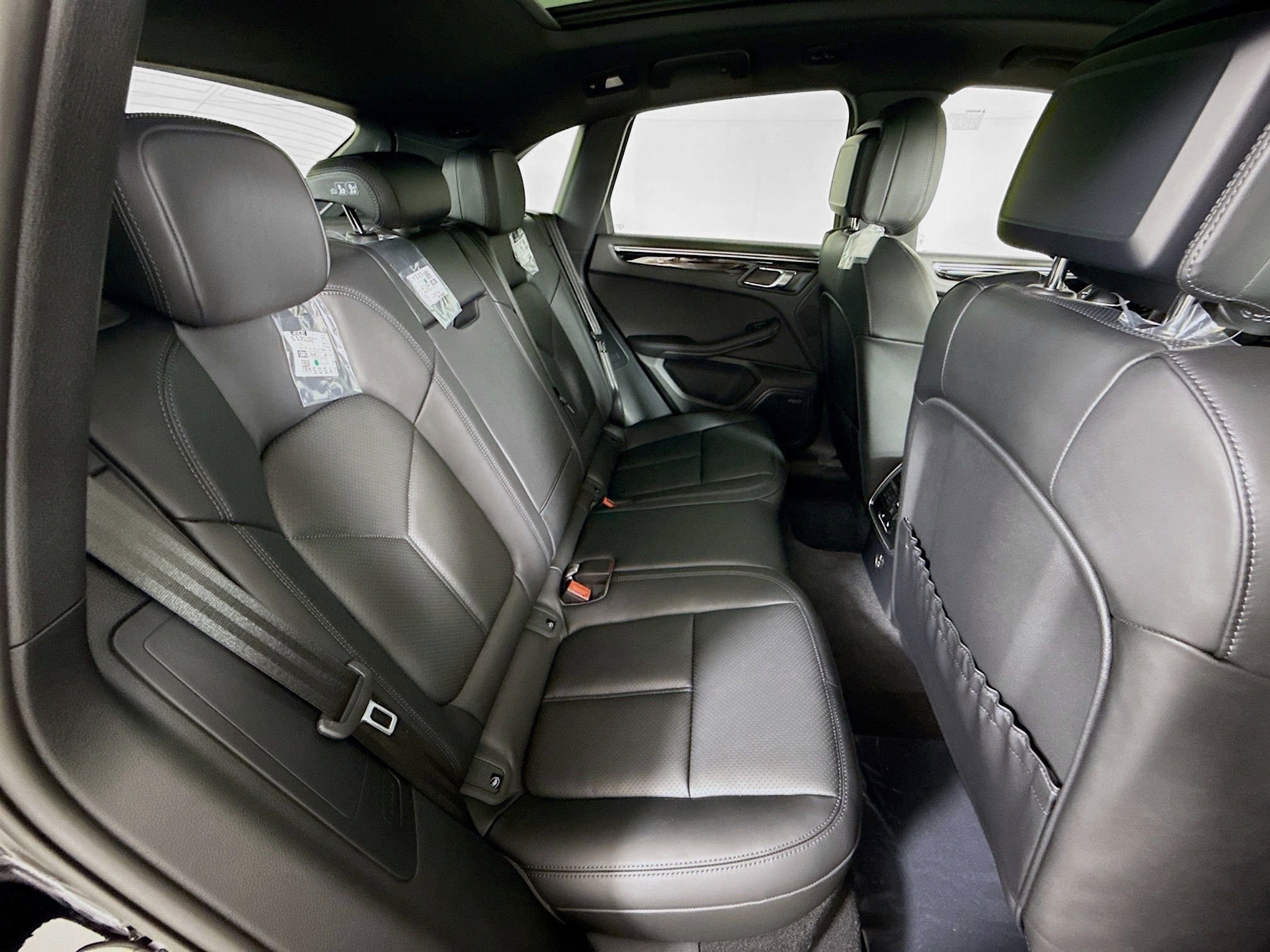 Certified 2025 Porsche Macan AWD/4WD image 21