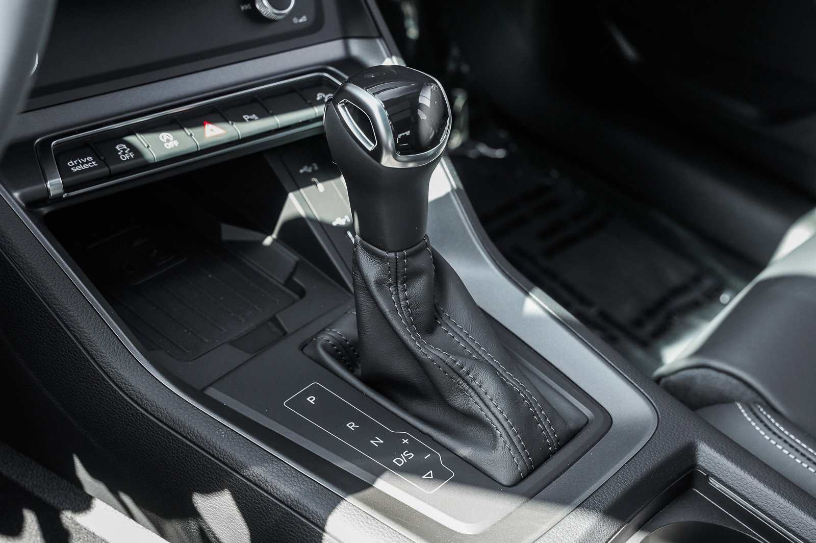 New 2025 Audi Q3 2.0T Premium image 13