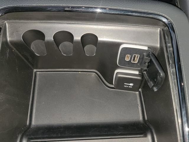 Used 2025 Chrysler Pacifica Limited image 24