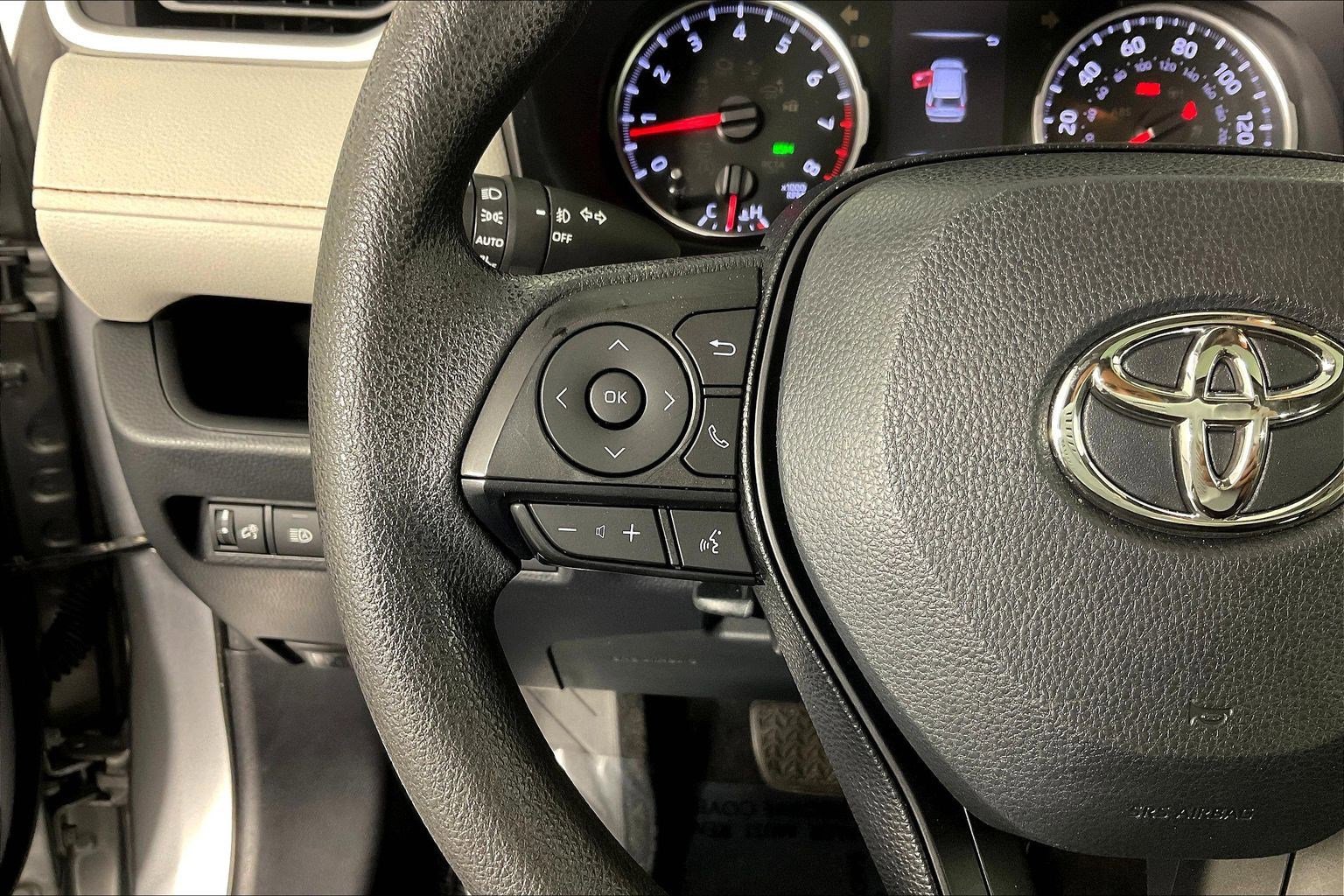 Used 2020 Toyota RAV4 XLE w/ Convenience Package FWD image 11