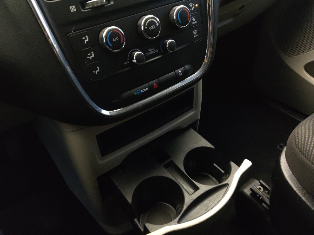 Used 2020 Dodge Grand Caravan SE w/ UConnect Hands-Free Group image 26