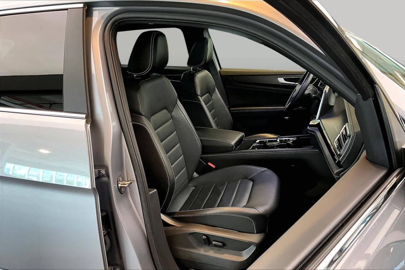Used 2024 Volkswagen Atlas Cross Sport SEL R-Line AWD/4WD image 9