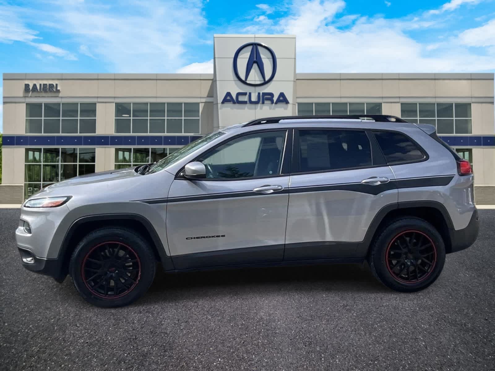 Used 2018 Jeep Cherokee Latitude w/ Altitude Package AWD/4WD image 2