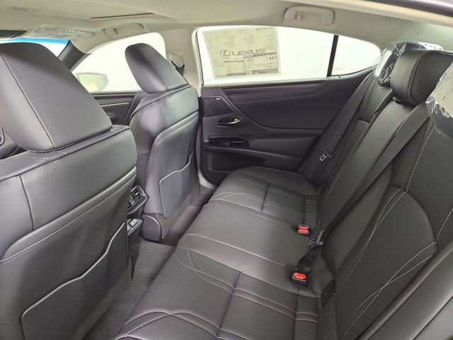 New 2025 Lexus ES 300h w/ Luxury Package image 16