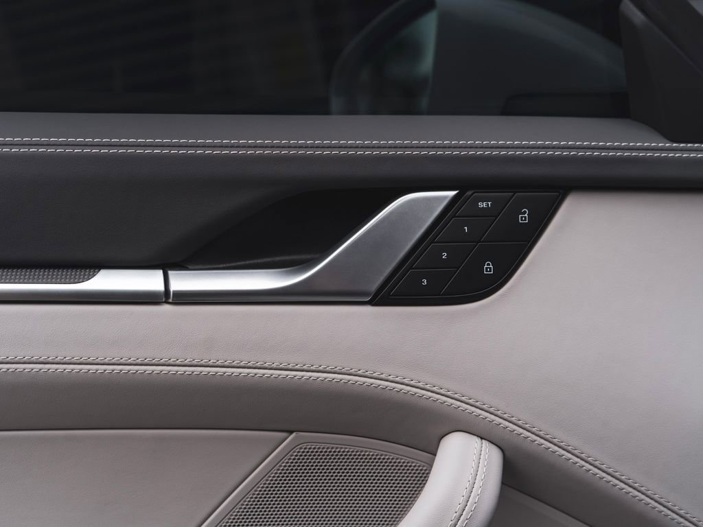 Used 2025 Porsche 911 Turbo S image 28