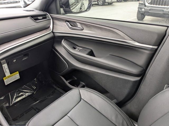 New 2026 Jeep Grand Cherokee Limited AWD/4WD image 18