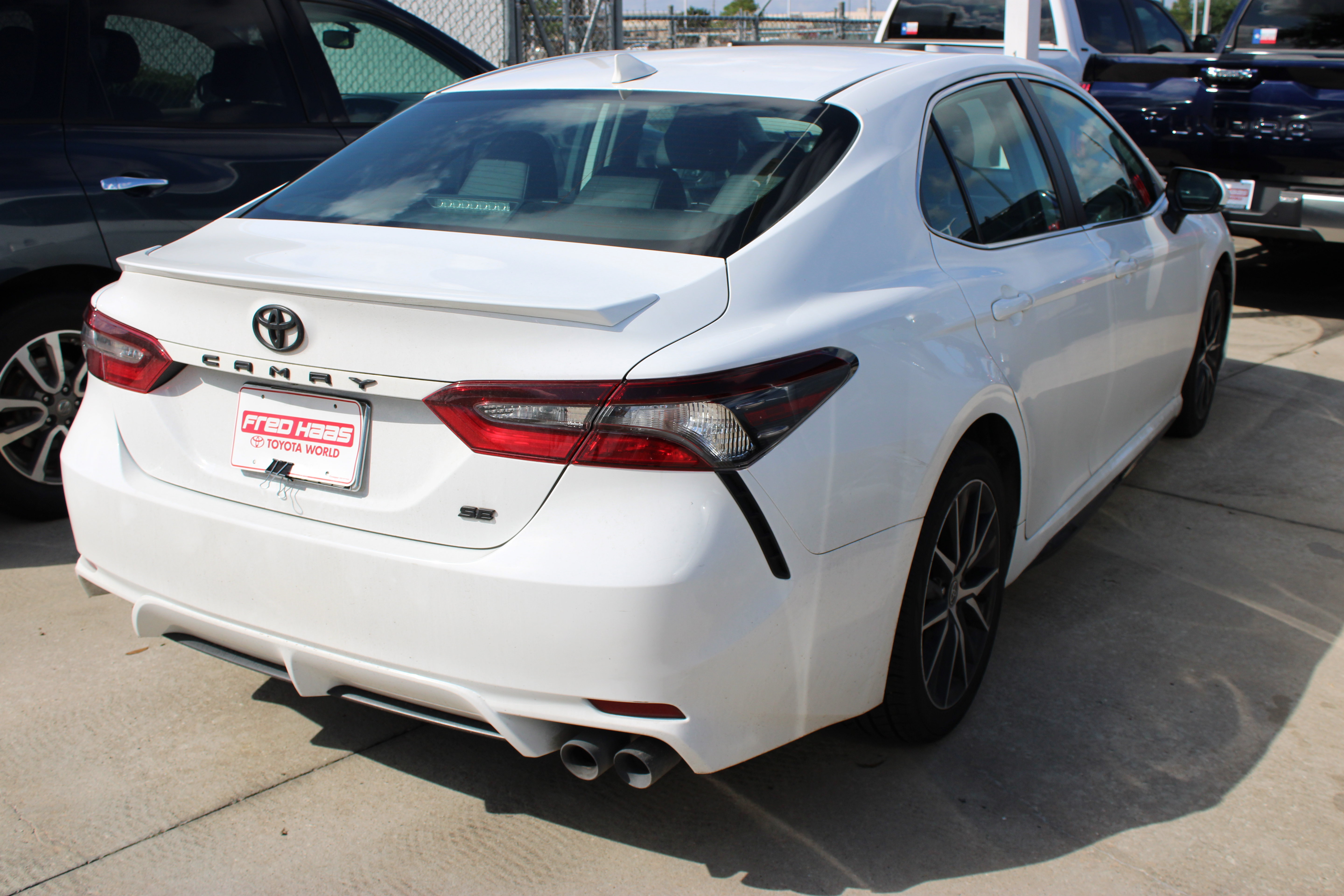 Used 2024 Toyota Camry SE FWD image 9