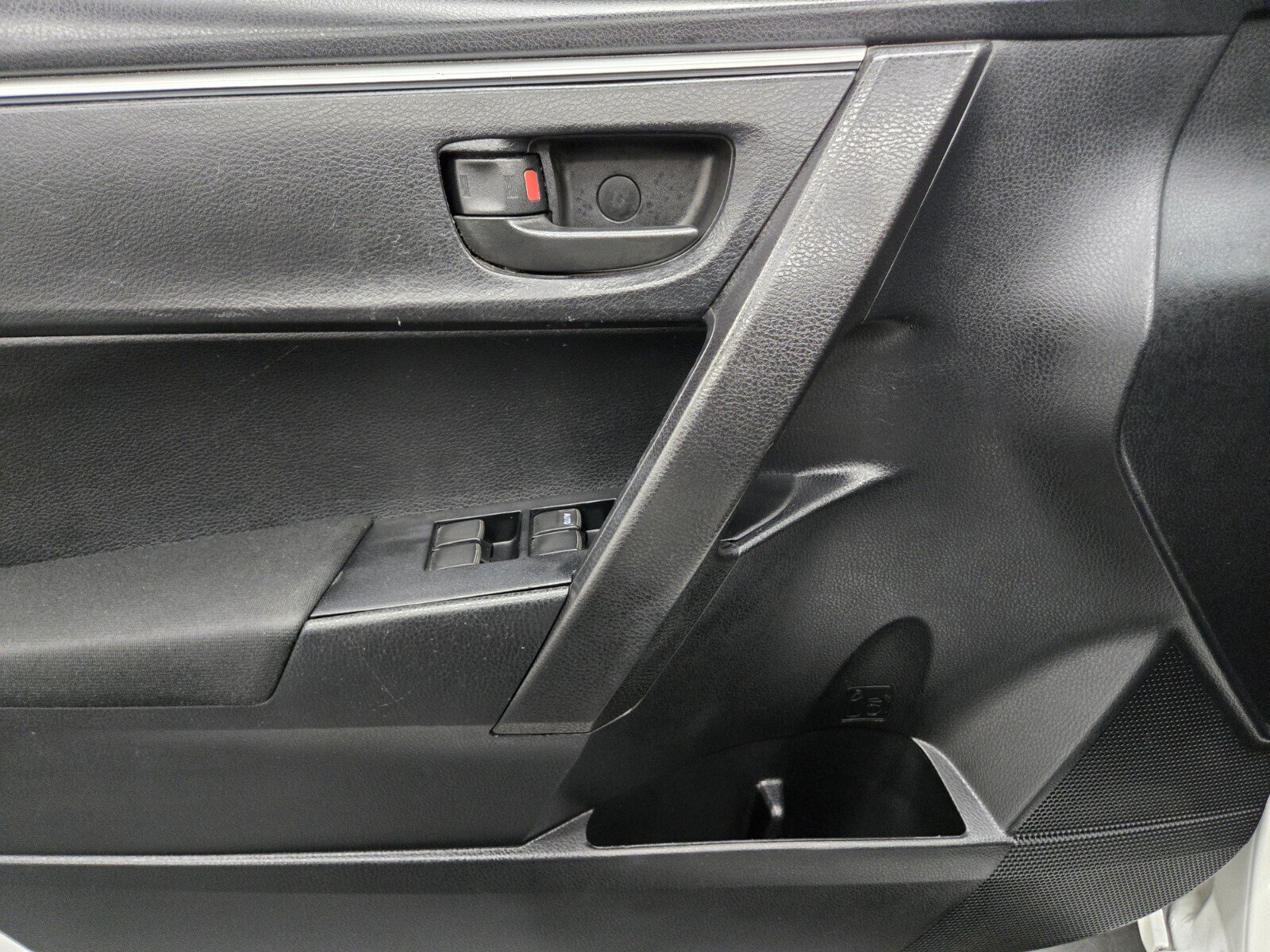 Used 2014 Toyota Corolla L FWD image 14