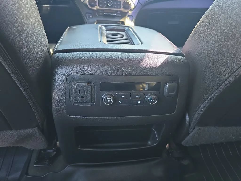 Used 2016 Chevrolet Suburban LT w/ Luxury Package AWD/4WD image 17