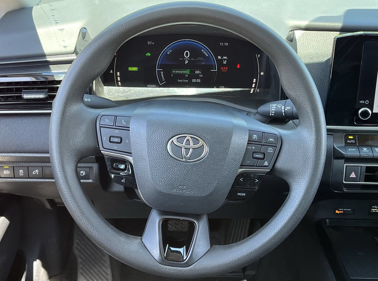 Used 2025 Toyota Camry LE FWD image 11