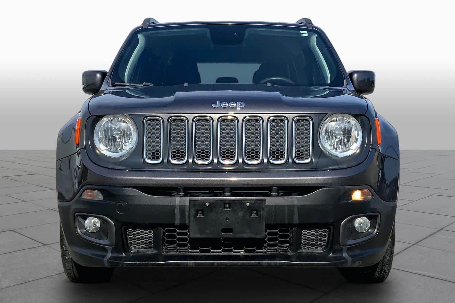 Used 2018 Jeep Renegade Latitude FWD image 4