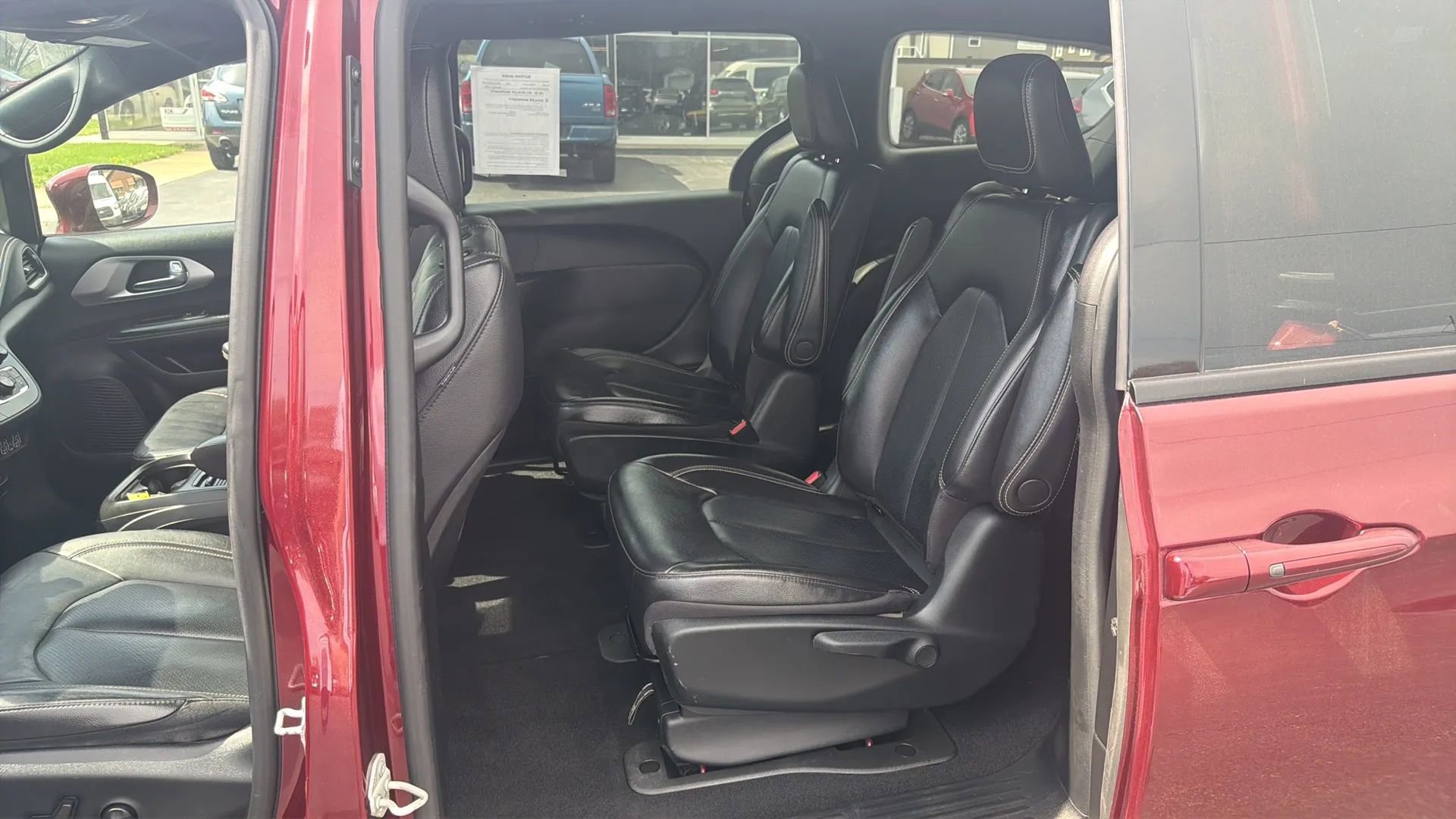 Used 2022 Chrysler Pacifica Touring-L w/ S Appearance Package image 10