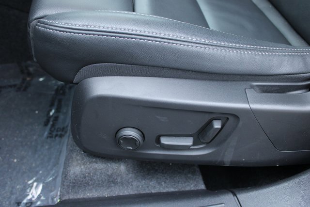 Used 2025 Volvo XC40 B5 Plus image 14