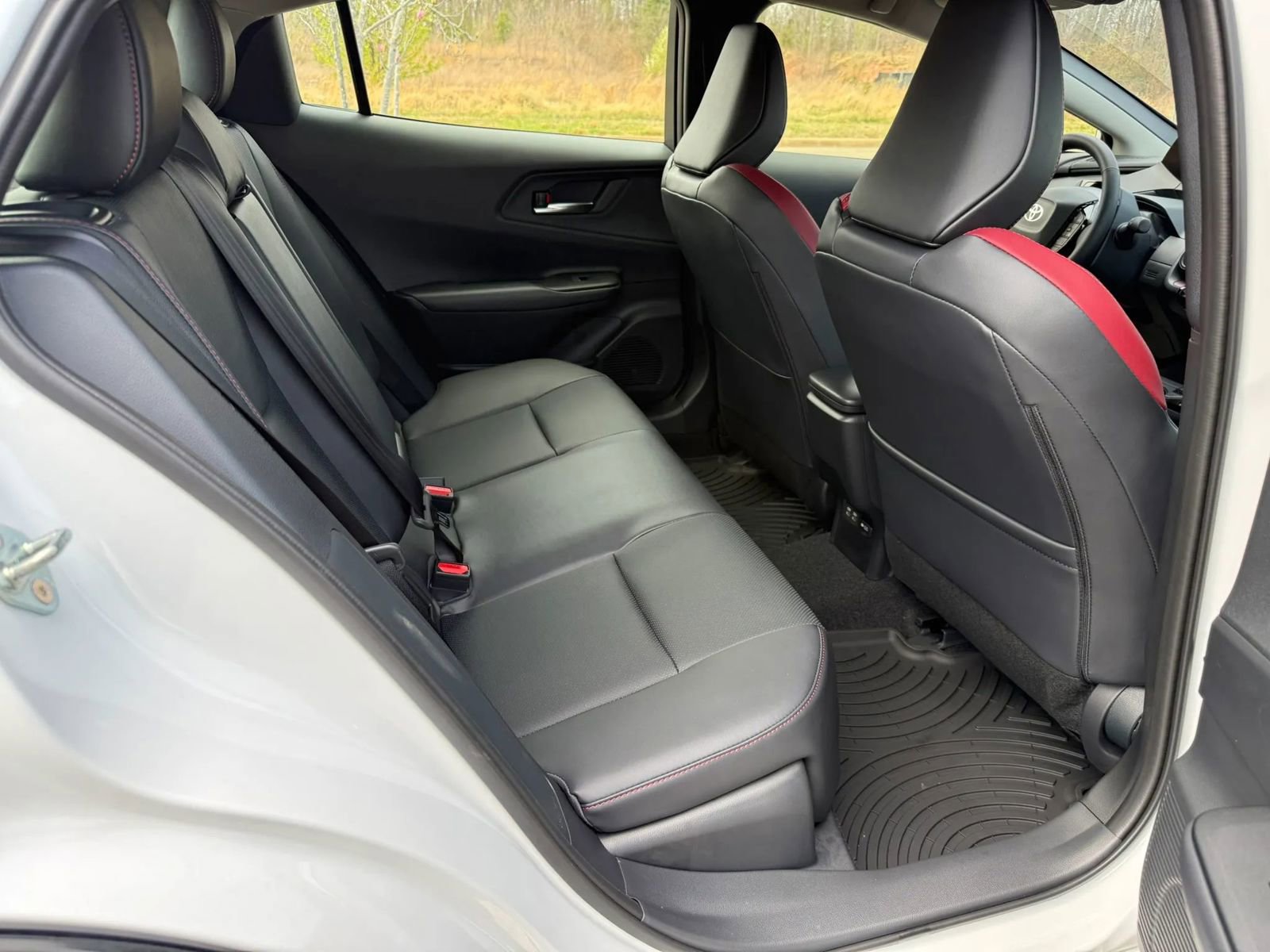 Used 2026 Toyota Prius Plug-In Hybrid FWD image 38
