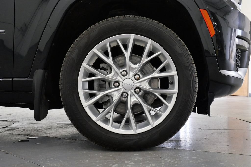 Used 2021 Jeep Grand Cherokee L Summit w/ Luxury Tech Group V AWD/4WD image 36