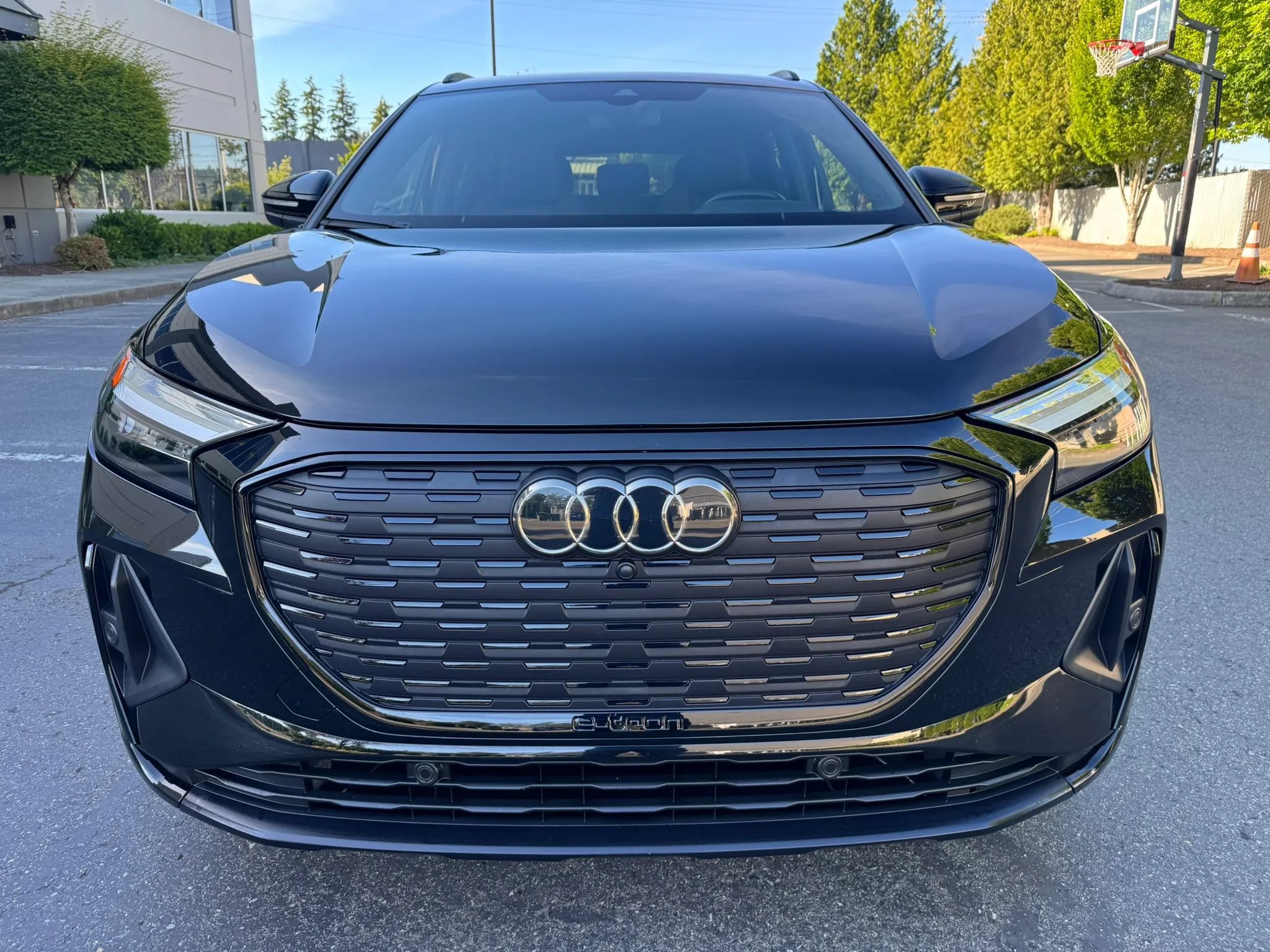 Used 2022 Audi Q4 e-tron Premium Plus w/ Premium Plus AWD/4WD image 3