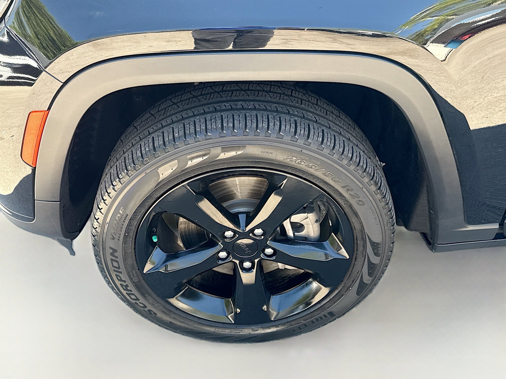 Used 2025 Jeep Grand Cherokee L Limited w/ Black Appearance Package image 38