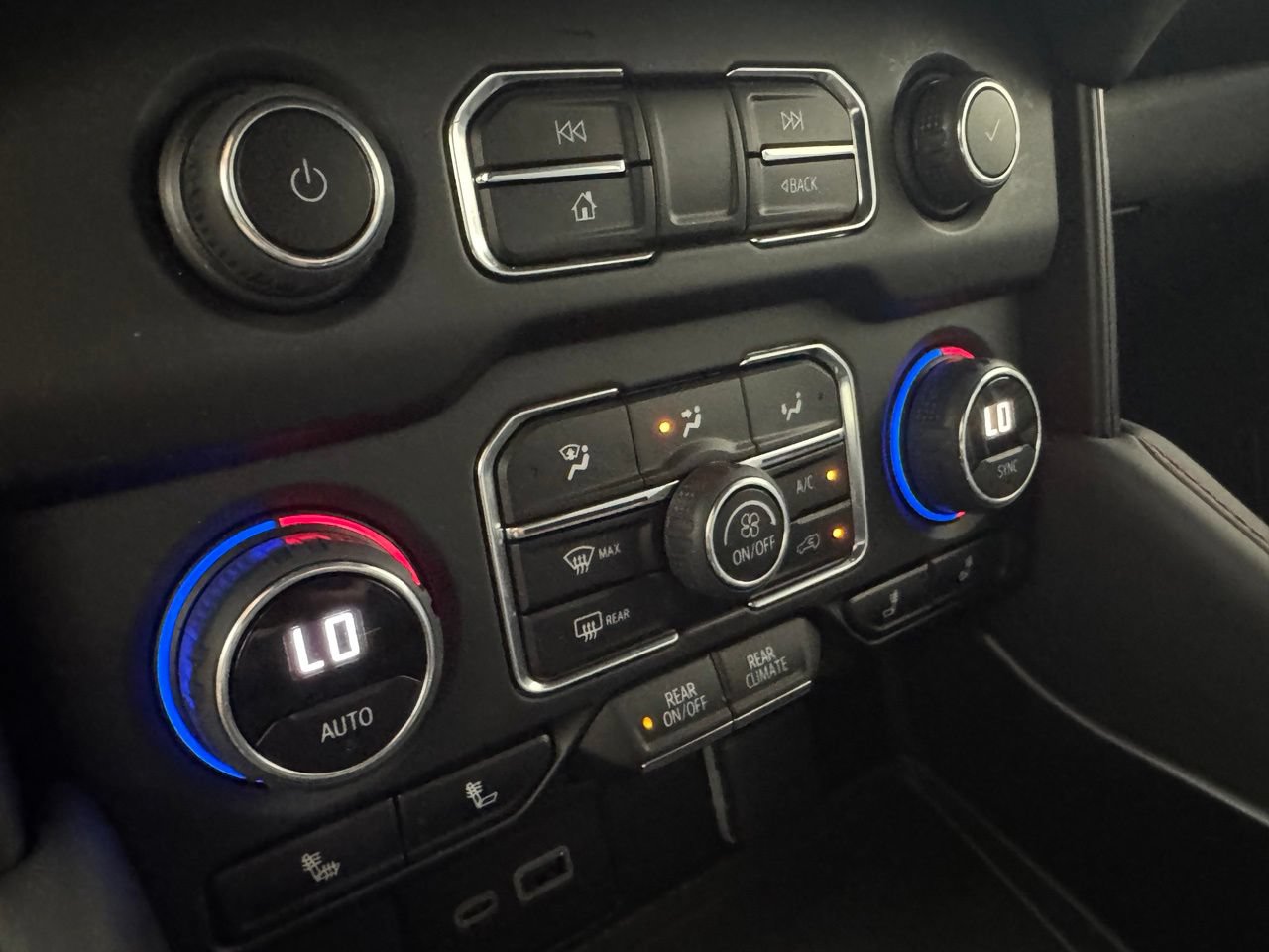 Used 2024 Chevrolet Tahoe RST w/ Luxury Package RWD image 28